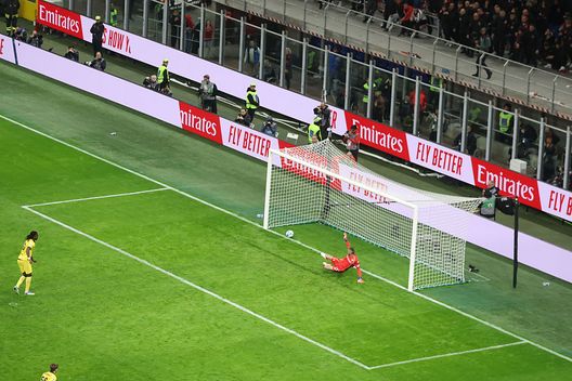 Milano, Italia - 19 ottobre 2025: Rafael Leão segna il calcio di rigore contro la Fiorentina. (Foto di Maurizio Lagana/AC Milan via Getty Images) Fiorentina-Milan, statistiche e precedenti tra le due compagini di Serie A- immagine 3