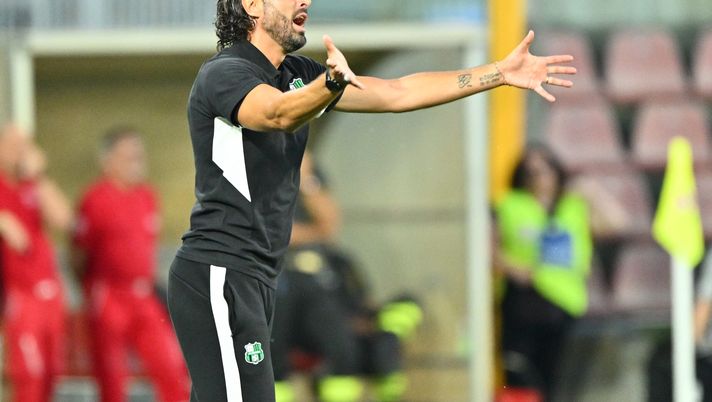 CREMONA, ITALY - AUGUST 29: Coach Fabio Grosso of US Sassuolo reacts during the Serie A match between US Cremonese and US Sassuolo Calcio at Stadio Giovanni Zini on August 29, 2025 in Cremona, Italy. (Photo by Marco M. Mantovani/Getty Images) Serie A