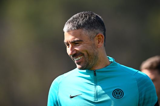 COMO, ITALY - MARCH 23: Aleksandar Kolarov of FC Internazionale looks on during the FC Internazionale training session at the club's training ground Suning Training Center at Appiano Gentile on March 23, 2022 in Como, Italy. (Photo by Mattia Ozbot - Inter/Inter via Getty Images)