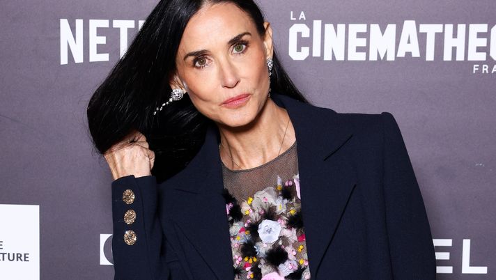 PARIS, FRANCE - NOVEMBER 05: Demi Moore attends the 'The Substance' Premiere at Cinematheque Francaise on November 05, 2024 in Paris, France. (Photo by Marc Piasecki/Getty Images) Demi Moore: “Troppo tempo a giudicarmi, ora mi accetto. The Substance? Il copione…” - immagine 1