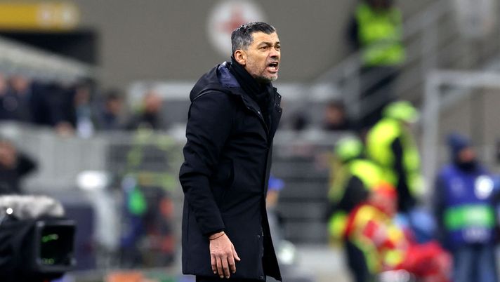 MILAN, ITALY - FEBRUARY 18: Head coach of AC Milan Sergio Conceicao during the UEFA Champions League 2024/25 League Knockout Play-off second leg match between AC Milan and Feyenoord at on February 18, 2025 in Milan, Italy. (Photo by Claudio Villa/AC Milan via Getty Images) Conceição pre Torino-Milan: “Domani la nostra finale. Walker non c’è. Su Theo…” - immagine 1
