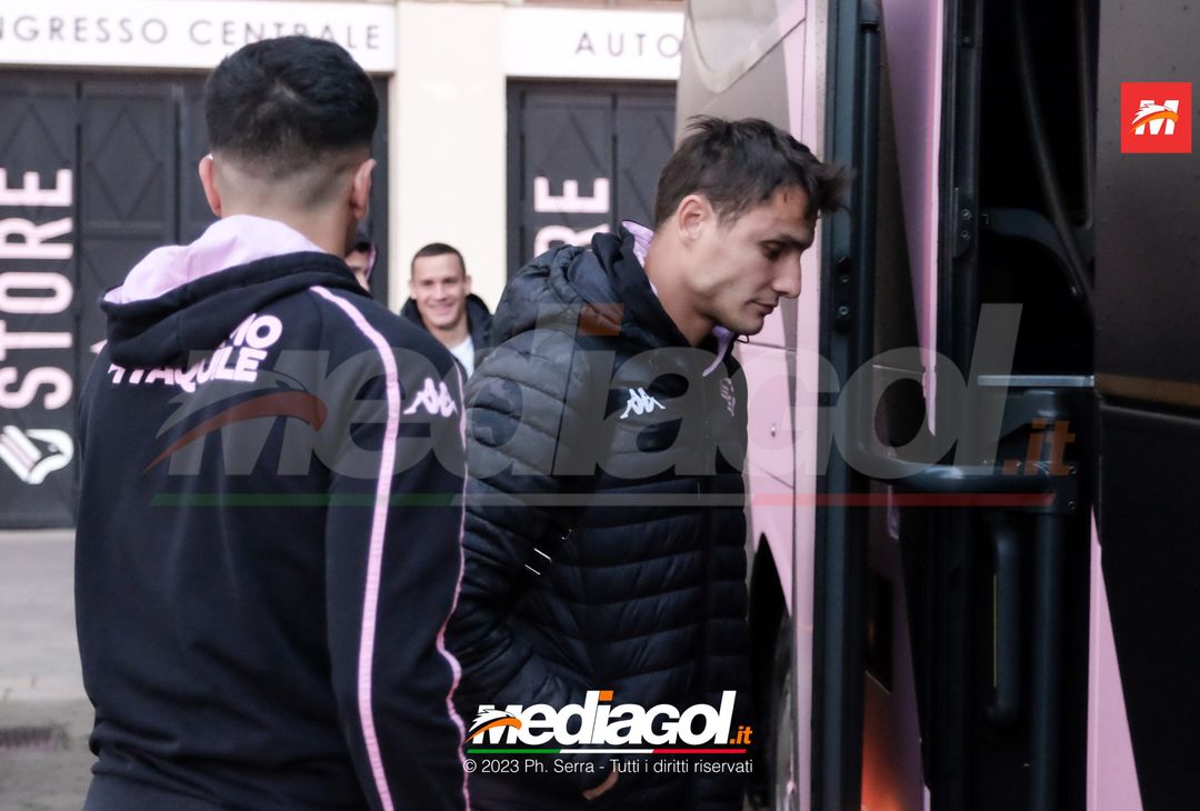 FOTO Pisa-Palermo, i rosanero in partenza dallo stadio “Renzo Barbera” (GALLERY) - immagine 12