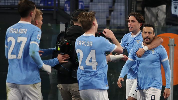 ROME, ITALY - JANUARY 30: Pedro with his teammates of SS Lazio celebrates after scoring the opening goal from penalty spot during the Serie A match between SS Lazio and Genoa CFC at Stadio Olimpico on January 30, 2026 in Rome, Italy. (Photo by Paolo Bruno/Getty Images) Atalanta e Sassuolo, la Lazio lancia lo “Special pack 2 partite”: i dettagli - immagine 1