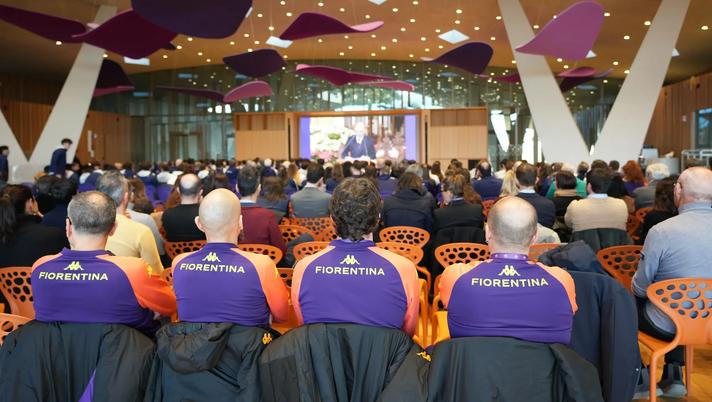 FOTO – Tutta la Fiorentina si è fermata per seguire i funerali di Commisso FOTO – Tutta la Fiorentina si è fermata per seguire i funerali di Commisso - immagine 1