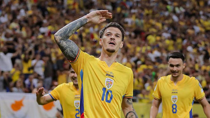 BUCHAREST, ROMANIA - JUNE 10: Dennis Man of Romania celebrates the second goal for his team during the FIFA World Cup 2026 European Qualifier between Romania and Cyprus at on June 10, 2025 in Bucharest, Romania. (Photo by Vasile Mihai-Antonio/Getty Images) BREAKING – Dennis Man può lasciare subito il Parma: c’è una trattativa in corso - immagine 1