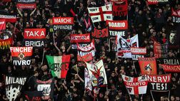 Milan, i tifosi fischiano e contestano: “Ci avete rotto il c…”