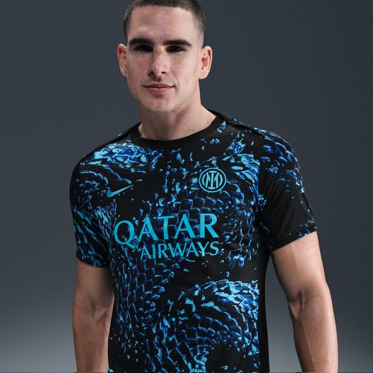 Inter presenta la nuova maglia pre-match 2025/26: un omaggio al potere del serpente- immagine 3