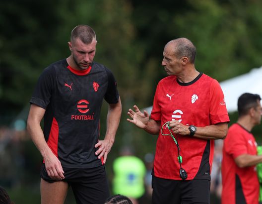 Milan via Getty Images) allegri-pavlovic-raduno-milanello-confronto