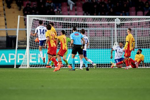 Serie A, tutto facile per il Como: 0-3 a Lecce e sesto posto. Torino-Cagliari 1-2- immagine 2