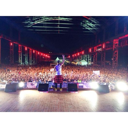 Emis Killa a Sanremo: è l’autore di #Rossoneri con Saturnino. “Nella testa solo il Milan”- immagine 2