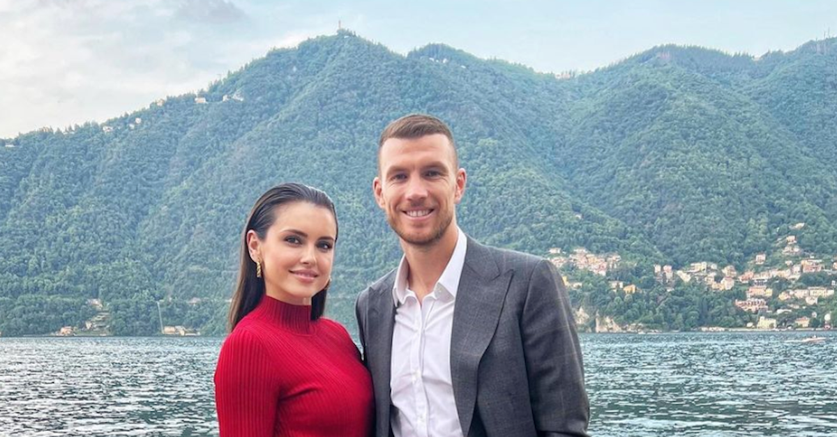 Dzeko, la moglie: “Che bello quando i tifosi delle ex squadre ti applaudono da avversario” Dzeko, la moglie: “Che bello quando i tifosi delle ex squadre ti applaudono da avversario”