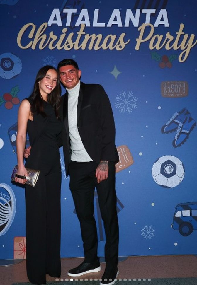 La foto postata dall'Atalanta sui social  Scamacca alla festa con Flaminia. Chiara Nasti, con chi ce l’hai? “Cazzo ridi che sei cornuta”- immagine 2