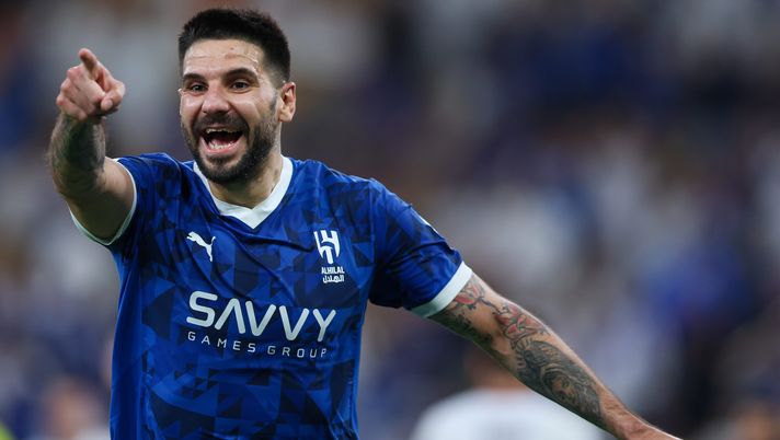 JEDDAH, SAUDI ARABIA - APRIL 25: Aleksandar Mitrovic of Al Hilal celebrates after scoring the 4th goal during the AFC Champions League Elite match between Al Hilal and Gwangju at King Abdullah Sports City Hall Stadium on April 25, 2025 in Jeddah, Saudi Arabia. (Photo by Yasser Bakhsh/Getty Images)  mitrovic-attacco-trattativa-news-aggiornamenti-al-hilal-inzaghi-cifre-prezzo