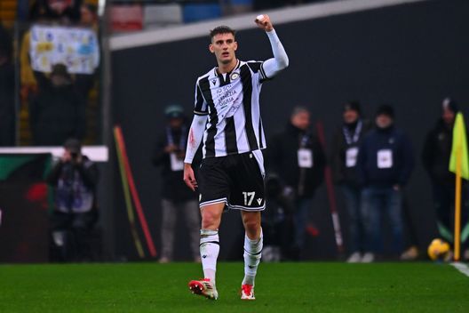UDINE, ITALY - JANUARY 26: Lorenzo Lucca of Udinese Calcio celebrates after scoring the opening goal during the Serie A match between Udinese and AS Roma at Stadio Friuli on January 26, 2025 in Udine, Italy. (Photo by Alessandro Sabattini/Getty Images)