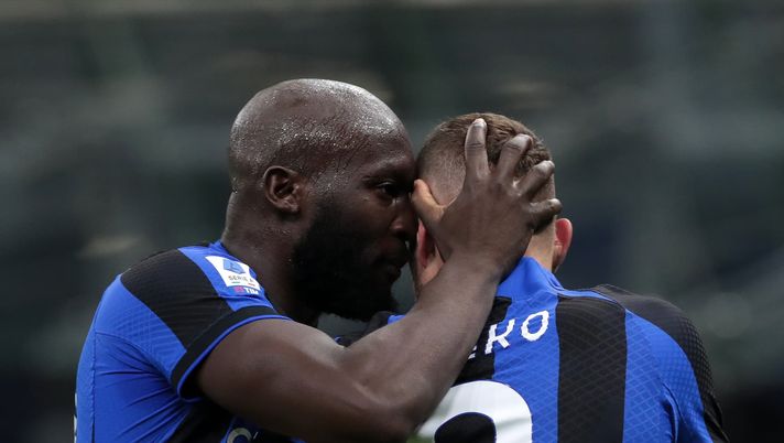 Romano: “Dzeko via, Koulibaly priorità. Lukaku? Arabia solo senza accordo Inter-Chelsea” - immagine 1