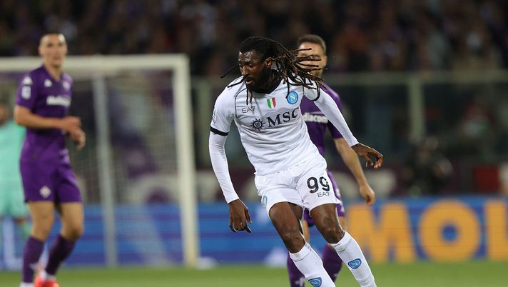 FLORENCE, ITALY - MAY 19: Frank Anguissa of SSC Napoli in action during the Serie A TIM match between ACF Fiorentina and SSC Napoli at Stadio Artemio Franchi on May 19, 2024 in Florence, Italy.(Photo by Gabriele Maltinti/Getty Images) Il Napoli valuta i calciatori in scadenza: la decisione su Anguissa e Juan Jesus - immagine 1