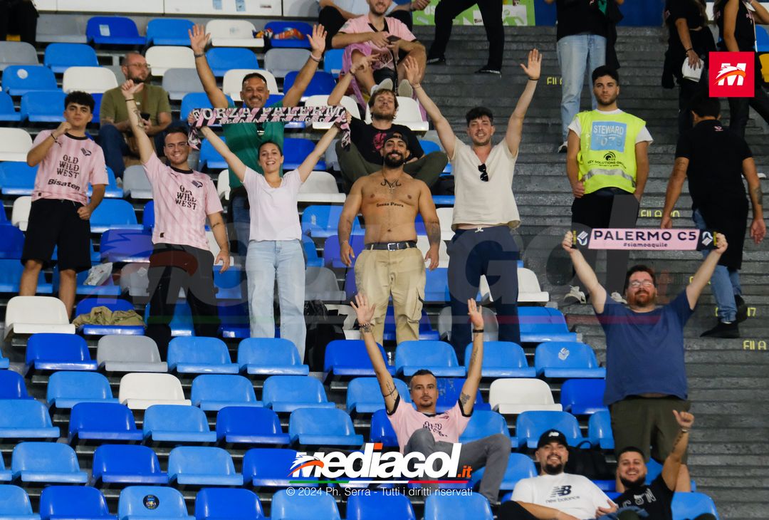 FOTOTIFO Napoli-Palermo 5-0, gli scatti ai tifosi al “Maradona” (GALLERY) - immagine 14