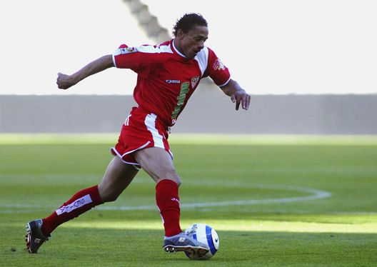 BARCELLONA, SPAGNA - 10 APRILE: Darío Silva del Siviglia in azione durante la partita di La Liga tra RCD Espanyol e Sevilla CF, allo stadio Lluís Companys il 10 aprile 2005 a Barcellona, Spagna. (Foto di Luis Bagu/Getty Images) Darío Silva ripercorre il suo incidente in auto: “In quel momento volevo morire”- immagine 2