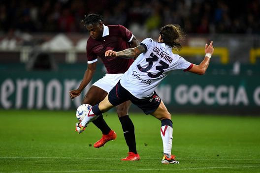 TURIN, ITALY - MAY 03: Antonio Sanabria of Torino FC is tackled by Riccardo Calafiori of Bologna FC during the Serie A TIM match between Torino FC and Bologna FC at Stadio Olimpico di Torino on May 03, 2024 in Turin, Italy. (Photo by Valerio Pennicino/Getty Images)