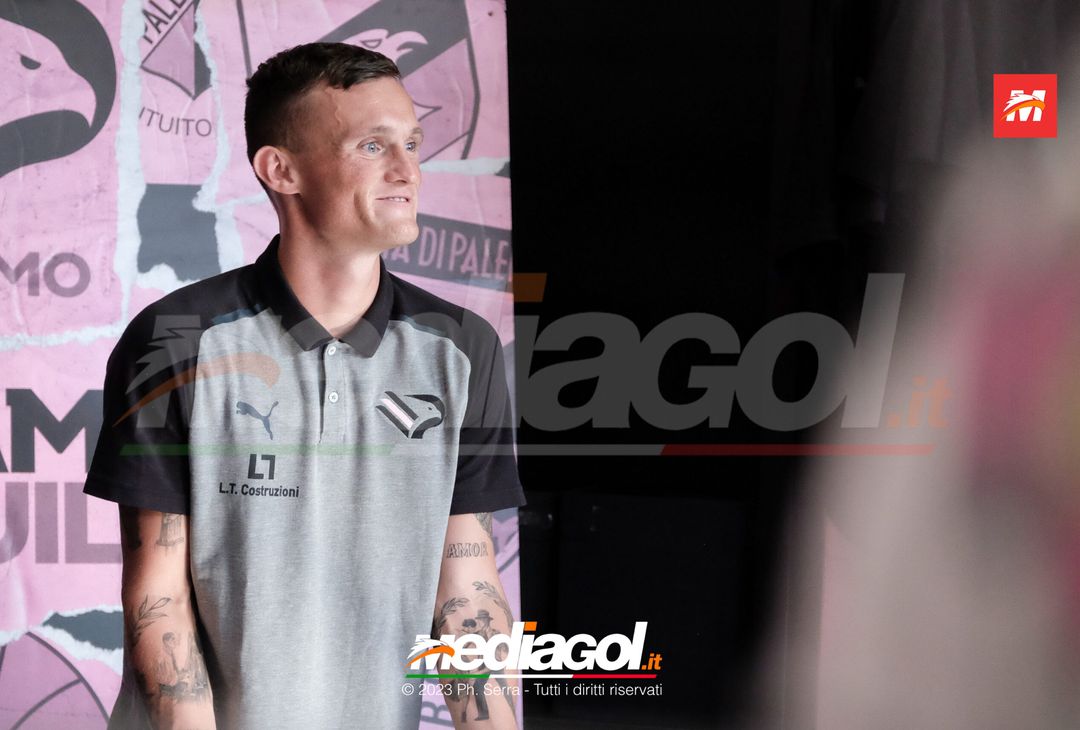 FOTO PALERMO: Liam Henderson incontra i tifosi allo Store Ufficiale (GALLERY) - immagine 36