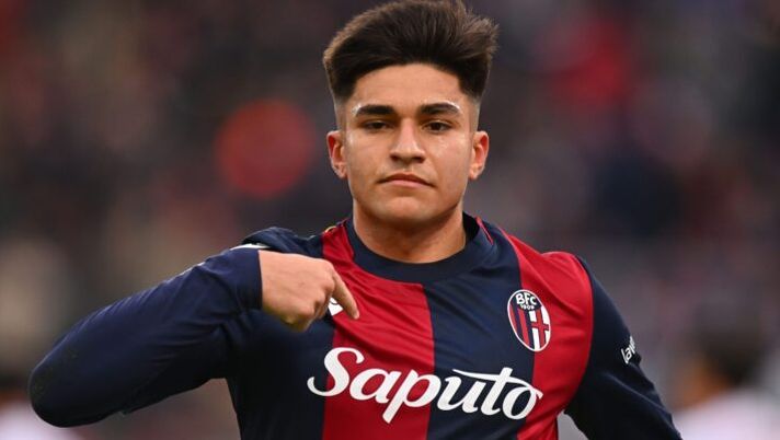 BOLOGNA, ITALY - JANUARY 18: Santiago Castro of Bologna celebrates after scoring the team's first goal during the Serie A match between Bologna and Monza at Stadio Renato Dall'Ara on January 18, 2025 in Bologna, Italy. (Photo by Alessandro Sabattini/Getty Images) Gazzetta: “Castro verrà convocato, problema superato e Dallinga non è al top” - immagine 1