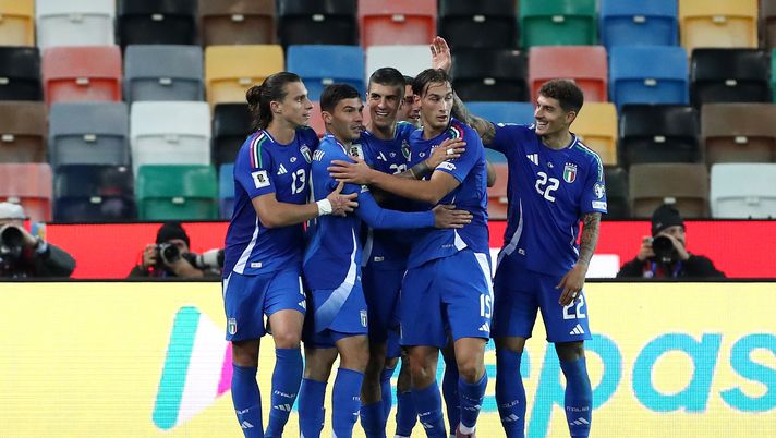 UDINE, ITALY - OCTOBER 14: Gianluca Mancini of Italy celebrates scoring his team's third goal with teammates during the FIFA World Cup 2026 qualifier match between Italy and Israel at Stadio Friuli on October 14, 2025 in Udine, Italy. (Photo by Marco Luzzani/Getty Images) italia ranking