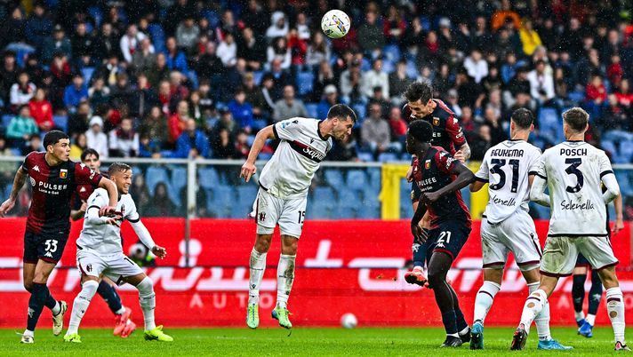 GENOA, ITALY - OCTOBER 19: Andrea Pinamonti of Genoa scores his second goal during the Serie A match between Genoa and Bologna at Stadio Luigi Ferraris on October 19, 2024 in Genoa, Italy. (Photo by Simone Arveda/Getty Images) Carlino – Incontro con Raiola per Pinamonti - immagine 1