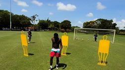 VIDEO – Intanto Kean si allena da solo… sotto il sole di Miami