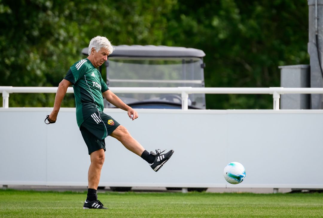 Roma, il primo allenamento al St. George’s Park – FOTO GALLERY - immagine 45