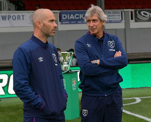 Enzo Maresca e Manuel Pellegrini ai tempi del West Ham. (Foto di Arfa Griffiths/West Ham United FC via Getty Images) Chelsea-Betis, Maresca sfida il suo maestro: “Da Pellegrini ho imparato molto”- immagine 2