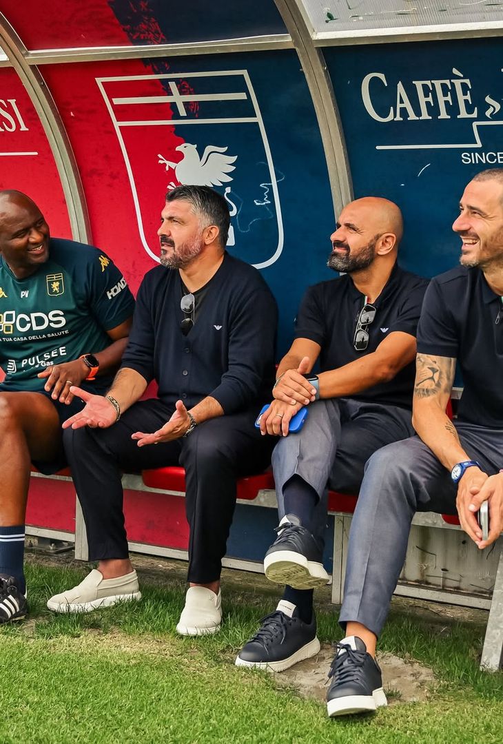 Nella giornata odierna (martedì 16 settembre 2025), Gennaro Gattuso, commissario tecnico della nazionale italiana, è stato ospite al Centro Sportivo Signorini di Pegli, struttura in cui svolge i propri allenamenti il Genoa di Patrick Vieira. Il ct azzurro, reduce da due prime uscite vittoriose contro Estonia (5-0) e Israele (4-5), ha supervisionato (come dimostrano le seguenti foto pubblicate dal club ligure via Instagram) la seduta odierna del Grifone.