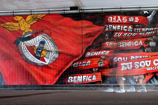 I tifosi arrivano allo stadio prima della partita del gruppo H della UEFA Champions League tra SL Benfica e Juventus all'Estadio do Sport Lisboa e Benfica il 25 ottobre 2022 a Lisbona, Portogallo. (Foto di Octavio Passos/Getty Images) Benfica AI