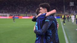 Inter-Roma, Barella torna al gol e va subito a cercare Bastoni in panchina: bell’abbraccio tra i due