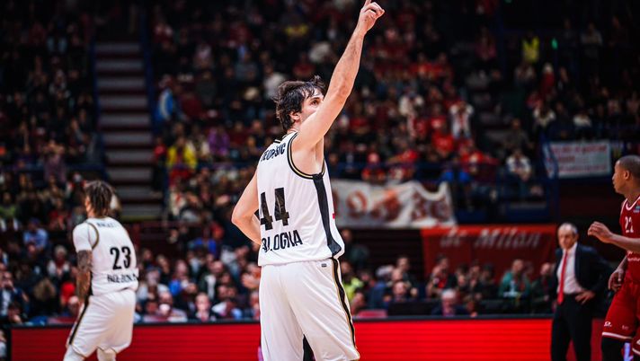 Squalifica sostituita in ammenda per Teodosic e Hackett: ci saranno per Gara 3 Squalifica sostituita in ammenda per Teodosic e Hackett: ci saranno per Gara 3 - immagine 1