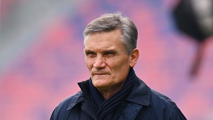 BOLOGNA, ITALY - MARCH 08: Giovanni Sartori, Sporting Director of Bologna looks on prior to the Serie A match between Bologna FC 1909 and Hellas Verona FC at Renato Dall'Ara Stadium on March 08, 2026 in Bologna, Italy. (Photo by Alessandro Sabattini/Getty Images) Bologna, ci risiamo. Gazzetta: “Sartori piomba su un obiettivo di Paratici” - immagine 1
