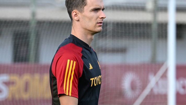 ROME, ITALY - OCTOBER 19: AS Roma player Diego Llorente during an AS Roma training session at Centro Sportivo Fulvio Bernardini on October 19, 2023 in Rome, Italy. (Photo by Luciano Rossi/AS Roma via Getty Images) Llorente: “Felice di tornare ad allenarmi con i miei compagni” - immagine 1
