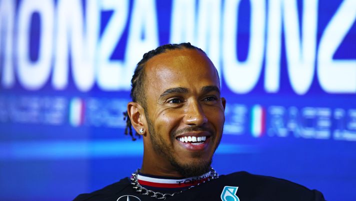 F1, Hamilton: “In Ferrari grazie a Vasseur ed Elkann. Ci sentiamo spesso” - immagine 1