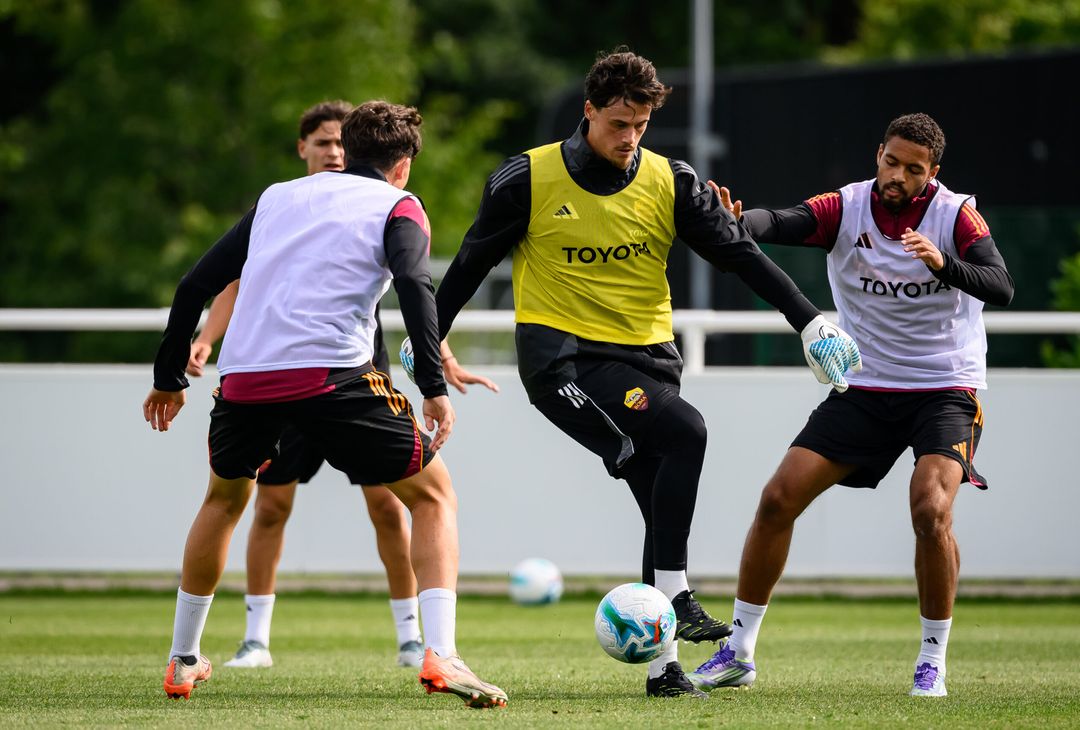 Roma, il primo allenamento al St. George’s Park – FOTO GALLERY - immagine 11