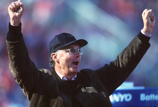 Bayern Monaco, ritirata la maglia numero 5 in onore di Beckenbauer- immagine 4