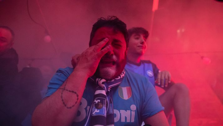 NAPLES, ITALY - MAY 04: Napoli fans celebrate after winning the Serie A championship near the mural of Diego Armando Maradona on May 04, 2023 in Naples, Italy. SSC Napoli are Champions of Italy after thirty three years; the last time they obtained the trophy, Diego Armando Maradona led the team. The victory of the third Scudetto comes for the team coached by Luciano Spalletti, obtaining 1 point away at the Friuli stadium against Udinese. (Photo by Ivan Romano/Getty Images) Napoli scudetto