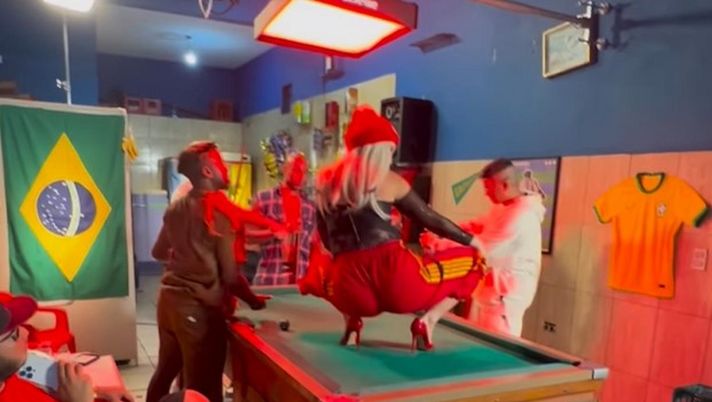 VIDEO / Wanda Nara festeggia col twerk il successo di “O bicho vai pegar” VIDEO / Wanda Nara festeggia col twerk il successo di “O bicho vai pegar” - immagine 1