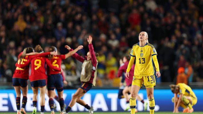 AUCKLAND, NEW ZEALAND - AUGUST 15: Amanda Ilestedt of Sweden shows dejection after the team’s 1-2 defeat and elimination from the tournament following the FIFA Women's World Cup Australia & New Zealand 2023 Semi Final match between Spain and Sweden at Eden Park on August 15, 2023 in Auckland, New Zealand. (Photo by Hagen Hopkins/Getty Images) La Spagna batte la Svezia 2-1 e accede alla finale del Mondiale femminile - immagine 1