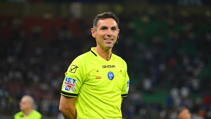 MILAN, ITALY - AUGUST 30: Referee Juan Luca Sacchi in action during the Serie A match between Inter and Atalanta at Stadio Giuseppe Meazza on August 30, 2024 in Milan, Italy. (Photo by Mattia Pistoia - Inter/Inter via Getty Images) Serie A, le designazioni arbitrali della 6ª giornata: Udinese-Inter affidata a Sacchi - immagine 1