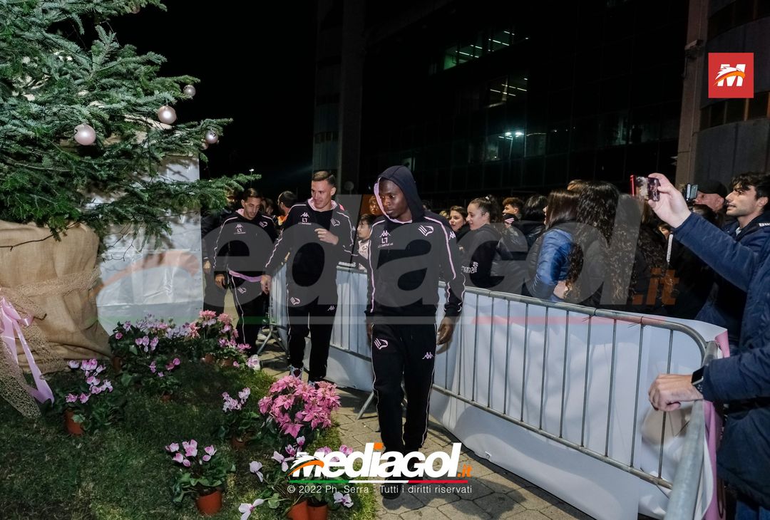 FOTO Palermo: Accardi, Saric e Gomes accendono l’albero al ‘Barbera’ (Gallery) - immagine 15