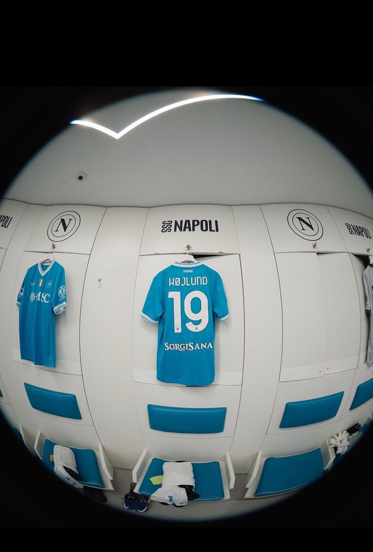 Napoli-Roma, tutto pronto nello spogliatoio azzurro! La scelta sulla maglia – GALLERY - immagine 4