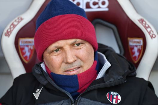 TURIN, ITALY - JANUARY 12: Bologna FC head coach Sinisa Mihajlovic looks on during the Serie A match between Torino FC and Bologna FC at Stadio Olimpico di Torino on January 12, 2020 in Turin, Italy. (Photo by Valerio Pennicino/Getty Images)
