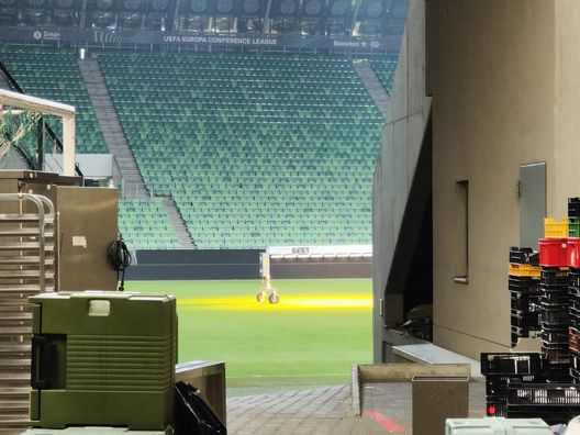 FOTO VN – Campo congelato? Ci pensano i “laser” del Groupama Arena - immagine 1