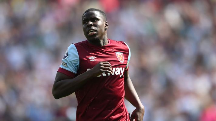 LONDON, ENGLAND - MAY 11: Kurt Zouma of West Ham United looks on during the Premier League match between West Ham United and Luton Town at London Stadium on May 11, 2024 in London, England. (Photo by Alex Davidson/Getty Images) Ufficiale, Zouma nuovo giocatore dell’Al-Wasl: lascia il Cluj dopo sei mesi - immagine 1