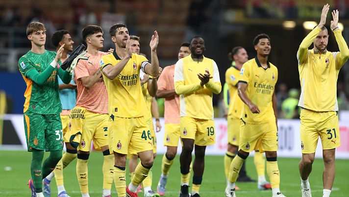 MILAN, ITALY - SEPTEMBER 14: Matteo Gabbia of AC Milan and teammates acknowledge the fans after the team's victory in the Serie A match between AC Milan and Bologna FC 1909 at Giuseppe Meazza Stadium on September 14, 2025 in Milan, Italy. (Photo by Marco Luzzani/Getty Images)  Luka