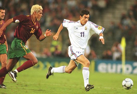 Bruxelles, Belgio - 28 giugno 2000: Abel Xabier e Robert Pirès durante Portogallo-Francia di Euro 2000. (Foto di Henri Szwarc/Bongarts/Getty Images) Reims-Metz, Pirès il doppio ex in comune delle due squadre francesi- immagine 3